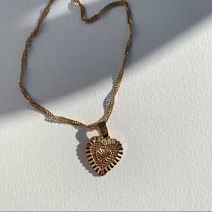 Heart pendant necklace